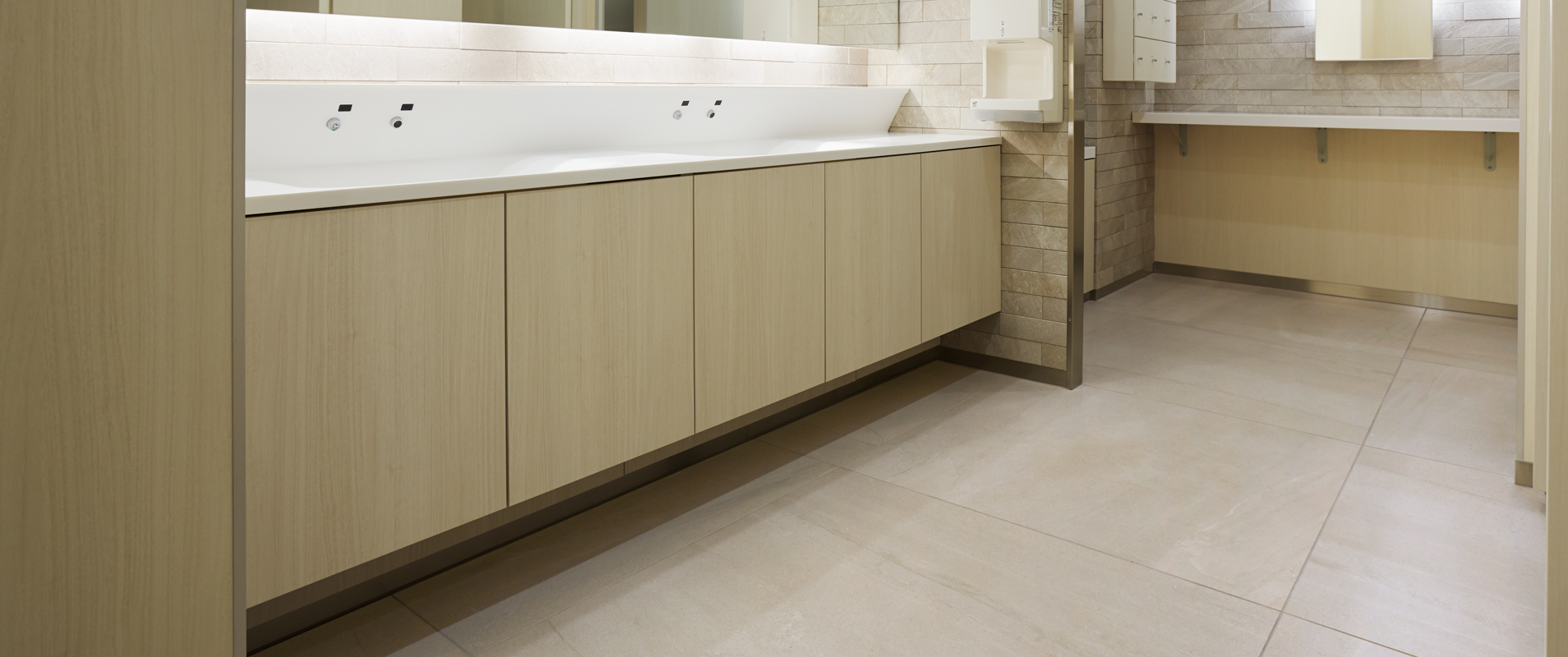 大形・薄型セラミックス グラディオス