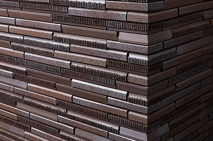 90°曲ネット張り（馬踏目地）の納まり